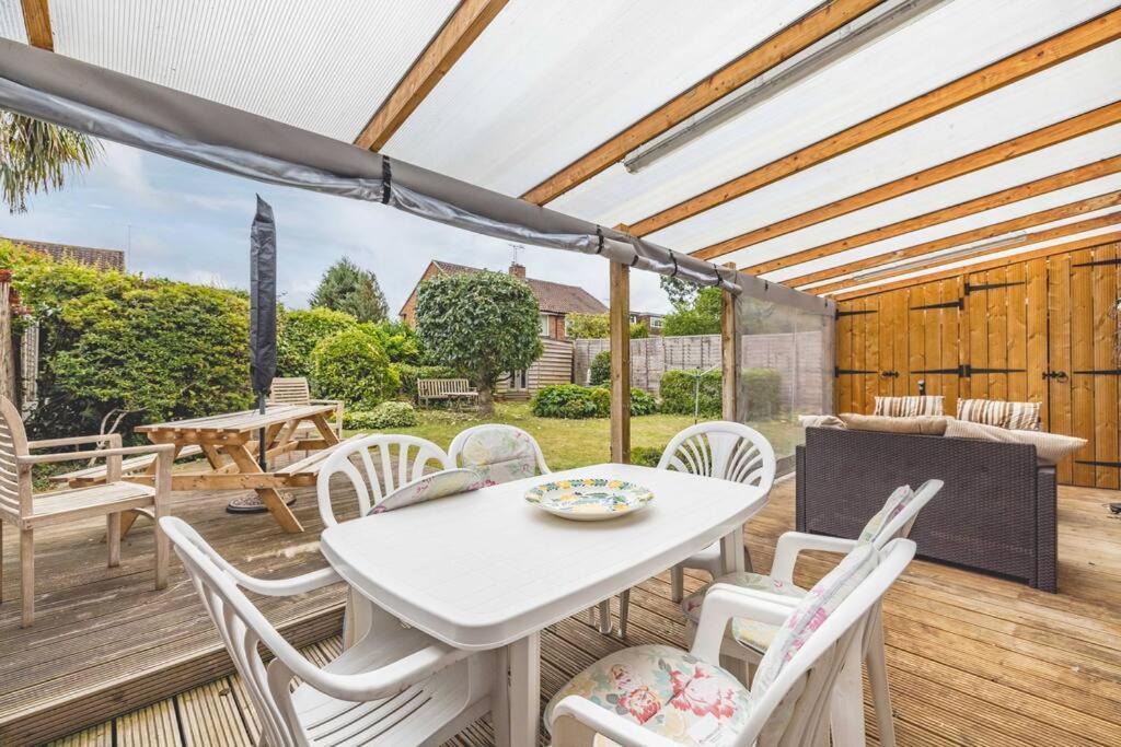 3-Bed Family Home With Parking & Large Garden Windsor Bagian luar foto
